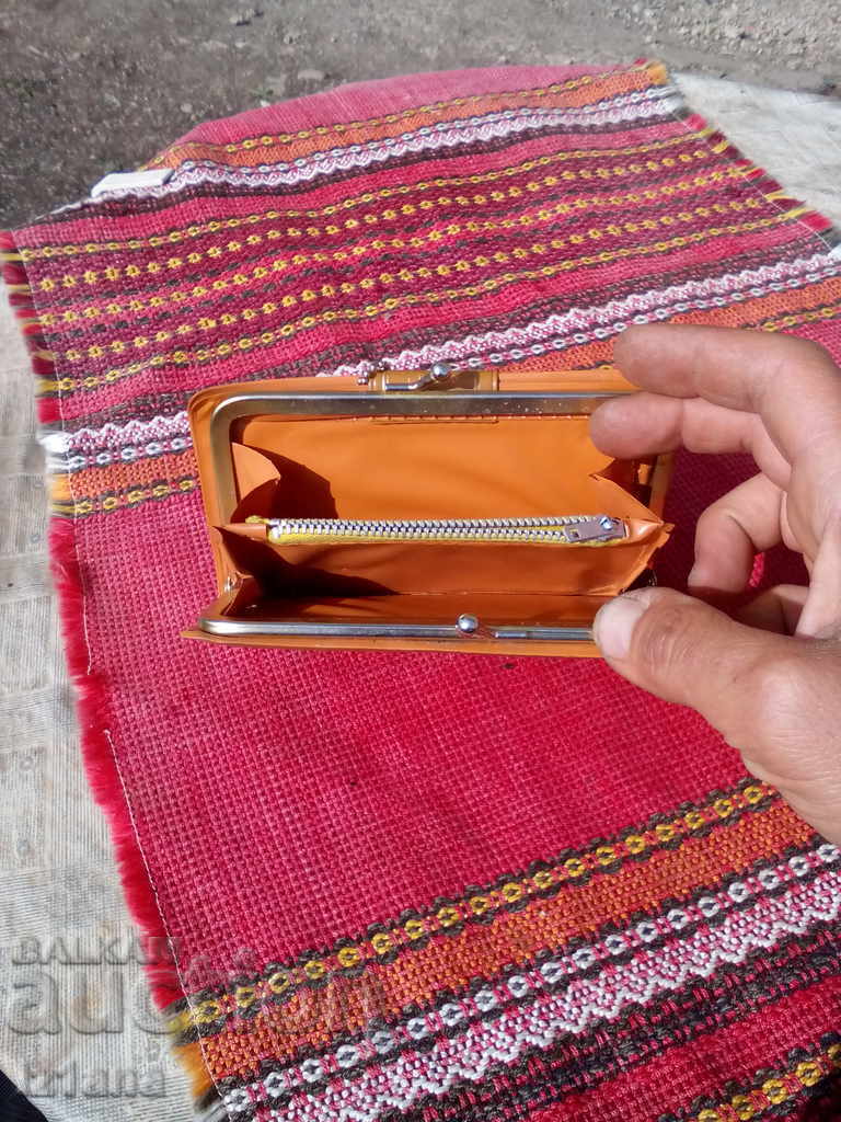 Livrarea O poșetă veche