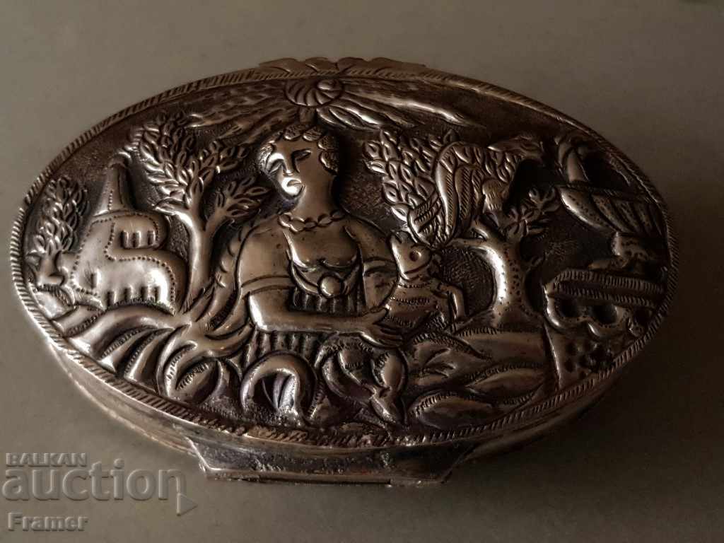 Rară Renaștere Bulgară Enfei Cutie argintie cu preț 500.00 BGN | € 255.65 Rară Renaștere Bulgară Enfei Cutie argintie cu preț 500.00 BGN | € 255.65