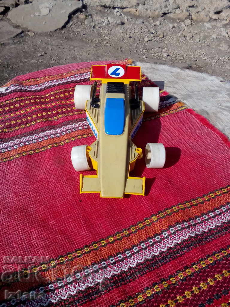 Delivery of Old toy car Delivery of Old toy car