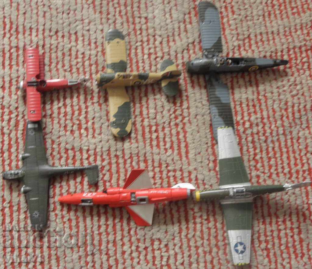 LOT OF OLD AIRPLANES-COLLECTION-ACCOMPLISHED with price 29.99 BGN | € 15.33 LOT OF OLD AIRPLANES-COLLECTION-ACCOMPLISHED with price 29.99 BGN | € 15.33