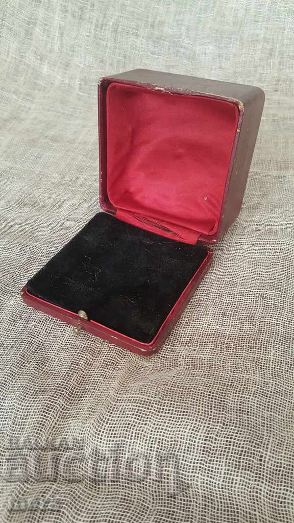 Auction  Ancient jewelry box