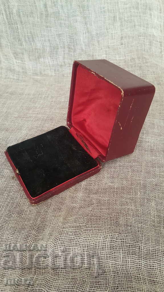 Delivery of Ancient jewelry box