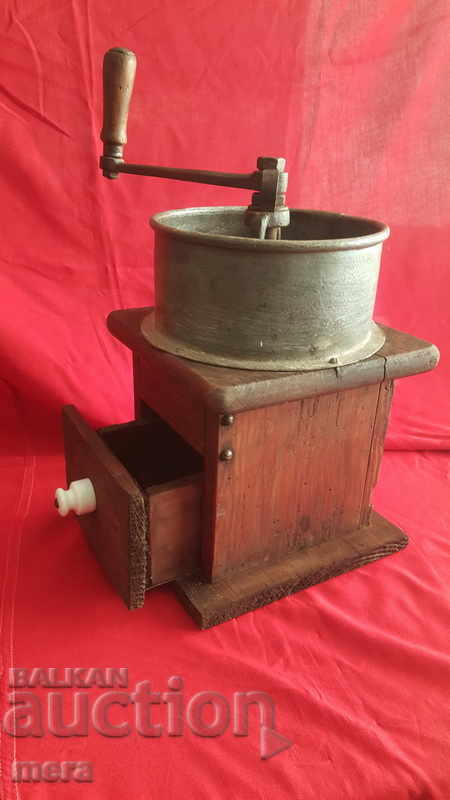 Delivery of An old professional pub coffee grinder Delivery of An old professional pub coffee grinder