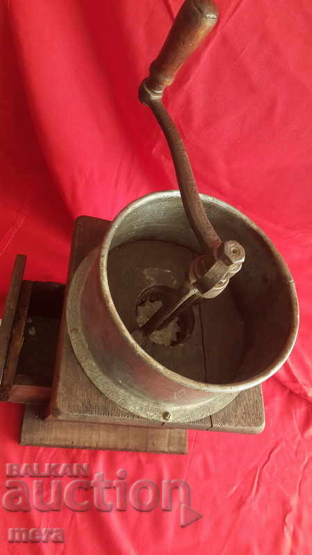 An old professional pub coffee grinder - 6 An old professional pub coffee grinder - 6