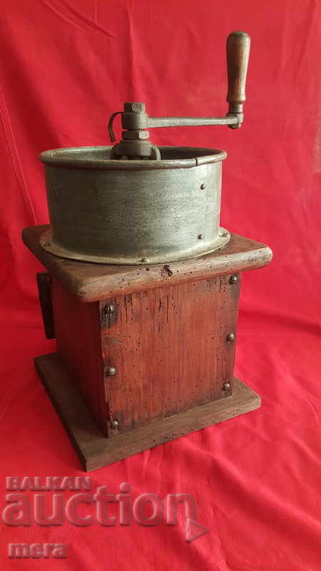 An old professional pub coffee grinder - 7 An old professional pub coffee grinder - 7