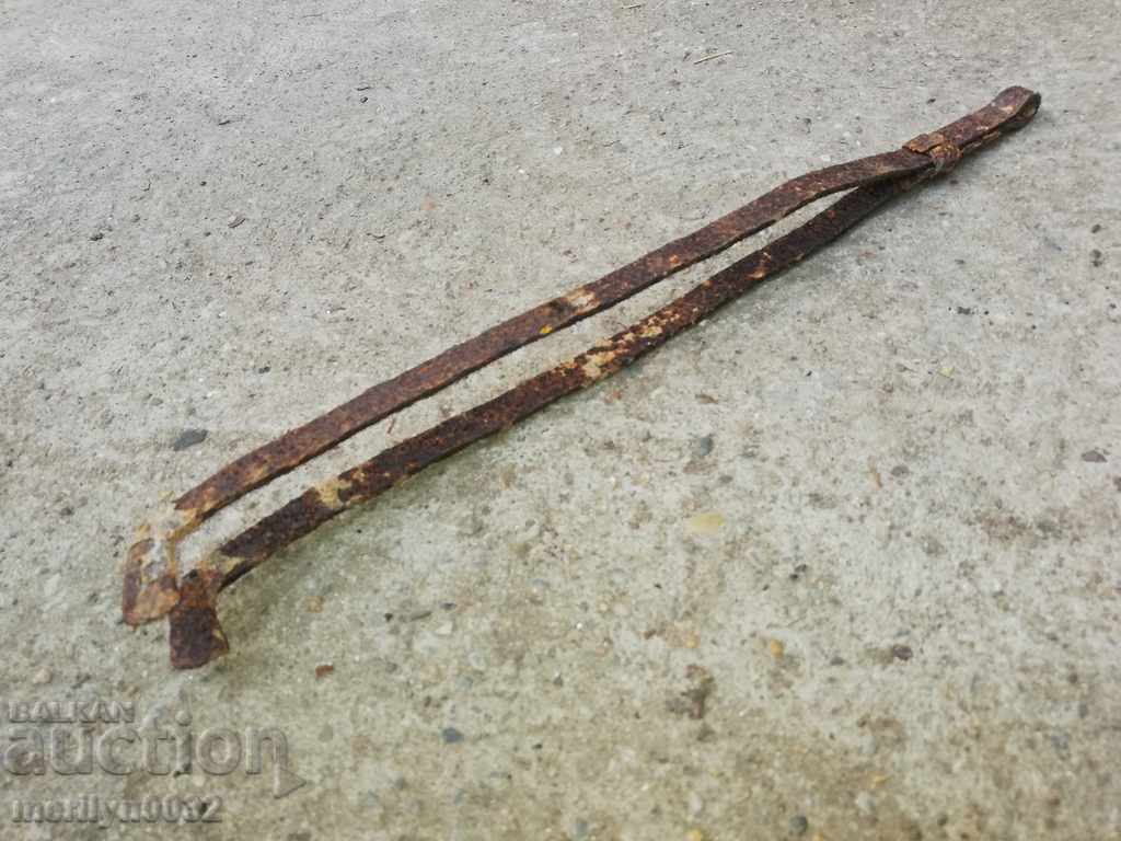Auction  Old dilaf, tongs, wrought iron for oven