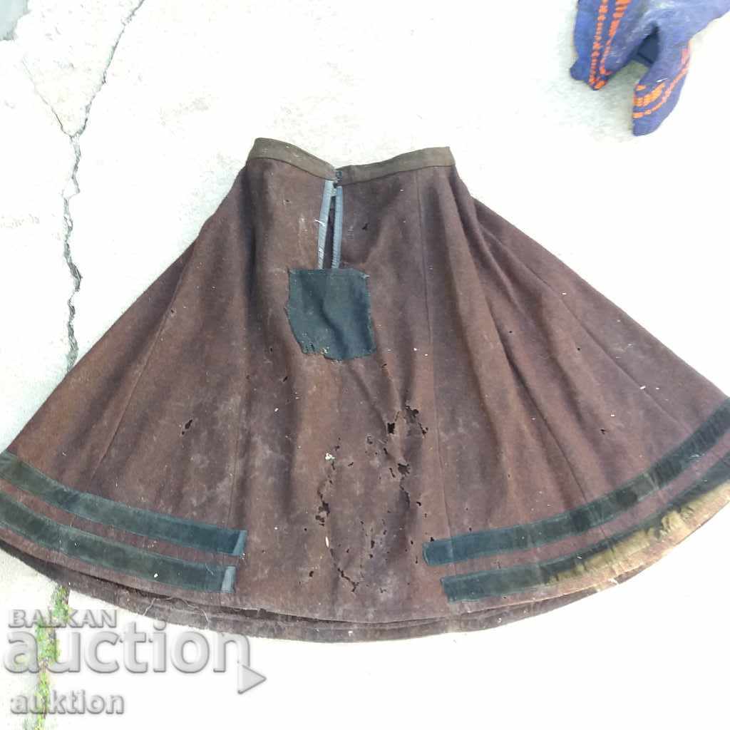 Delivery of VINTAGE PLEATED SKIRT, FLARED