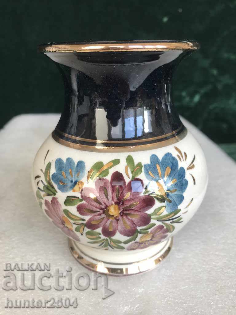 Vaza-11 cm inaltime.