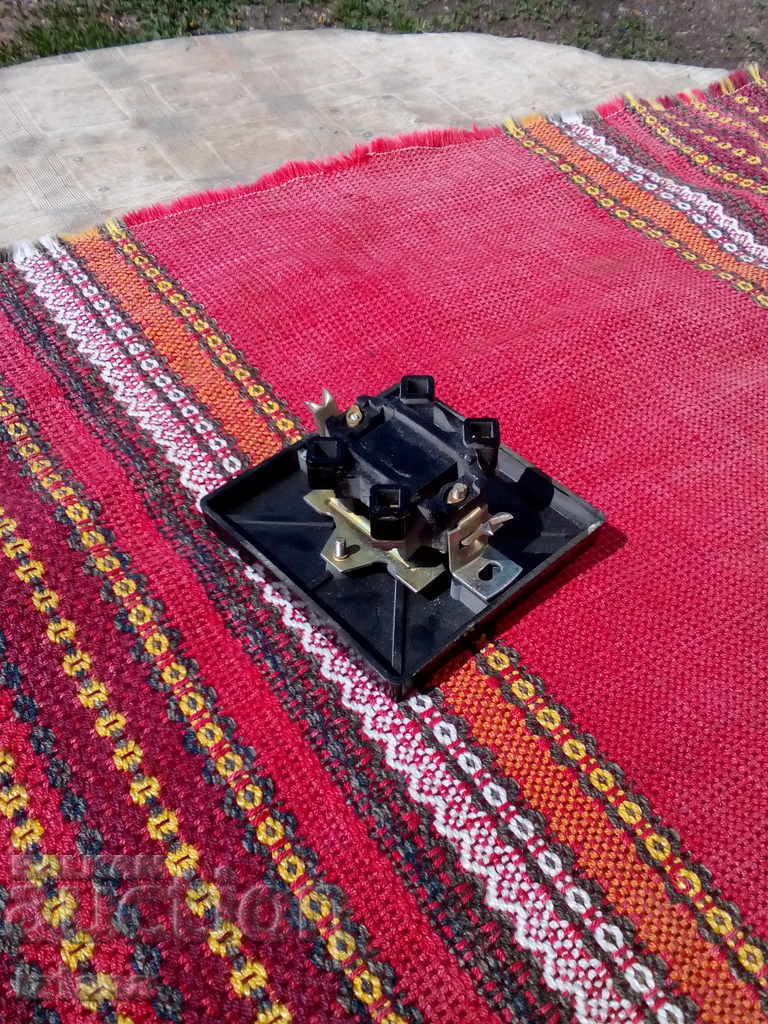 Livrarea Întrerupător electric vechi