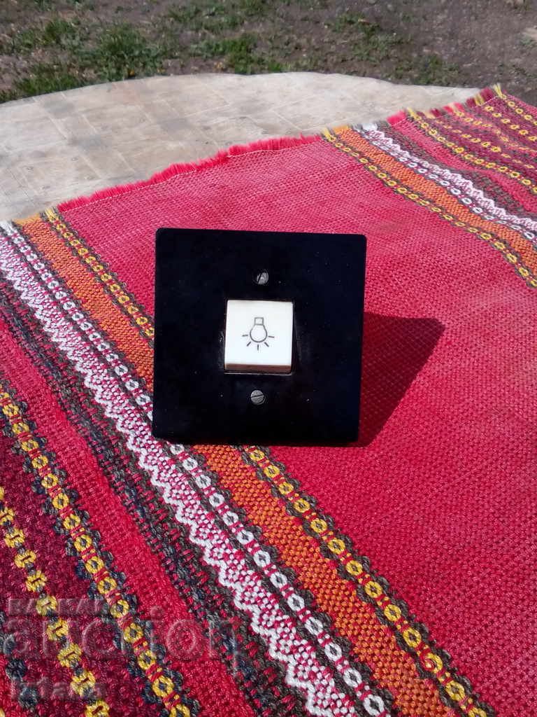 Întrerupător electric vechi