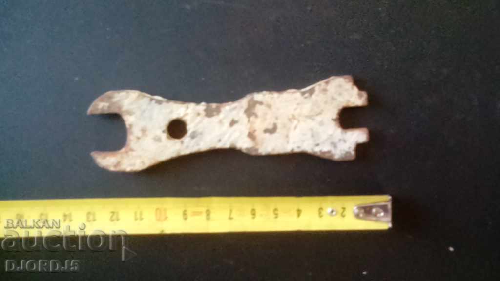 An old switch with price 1.00 BGN | € 0.51 An old switch with price 1.00 BGN | € 0.51