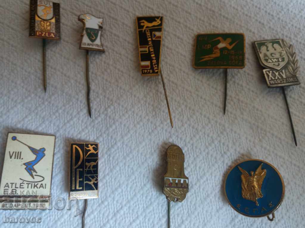 Лот от стари значки