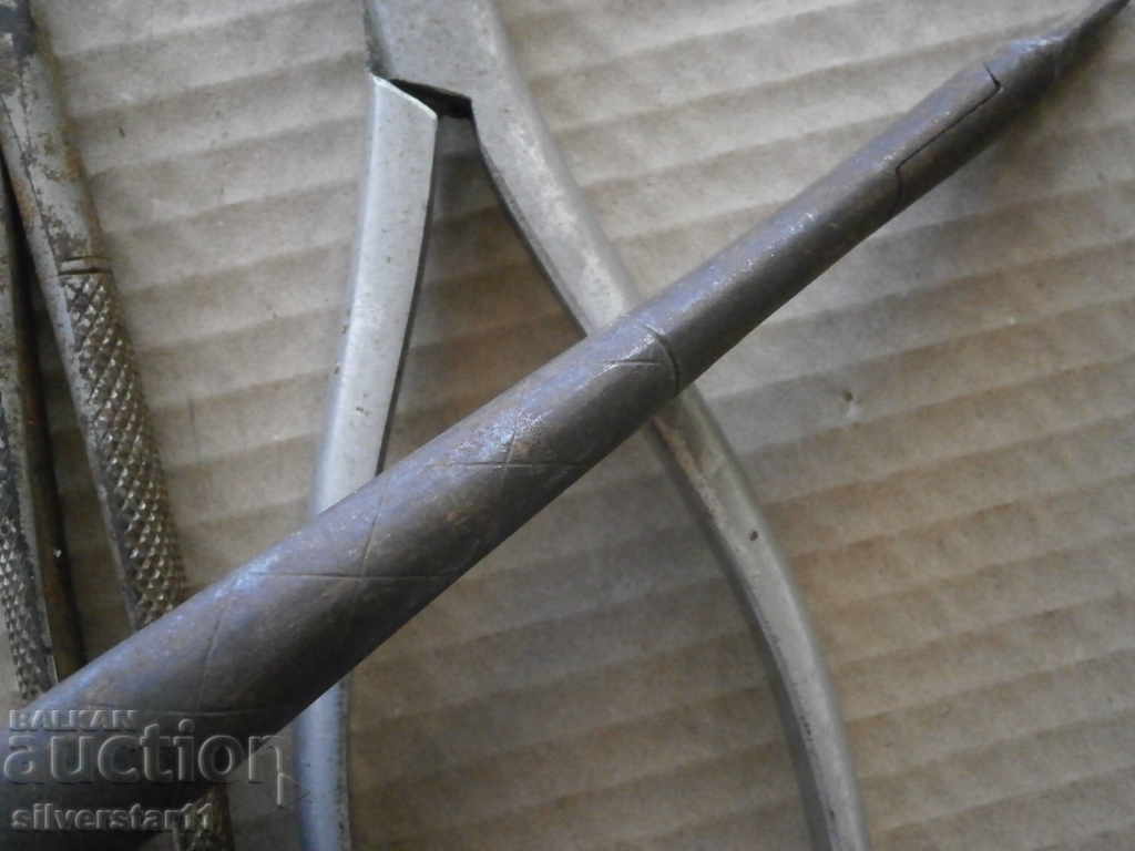 Delivery of old dental pliers lot Delivery of old dental pliers lot