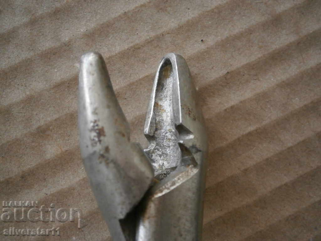old dental pliers lot - 7 old dental pliers lot - 7