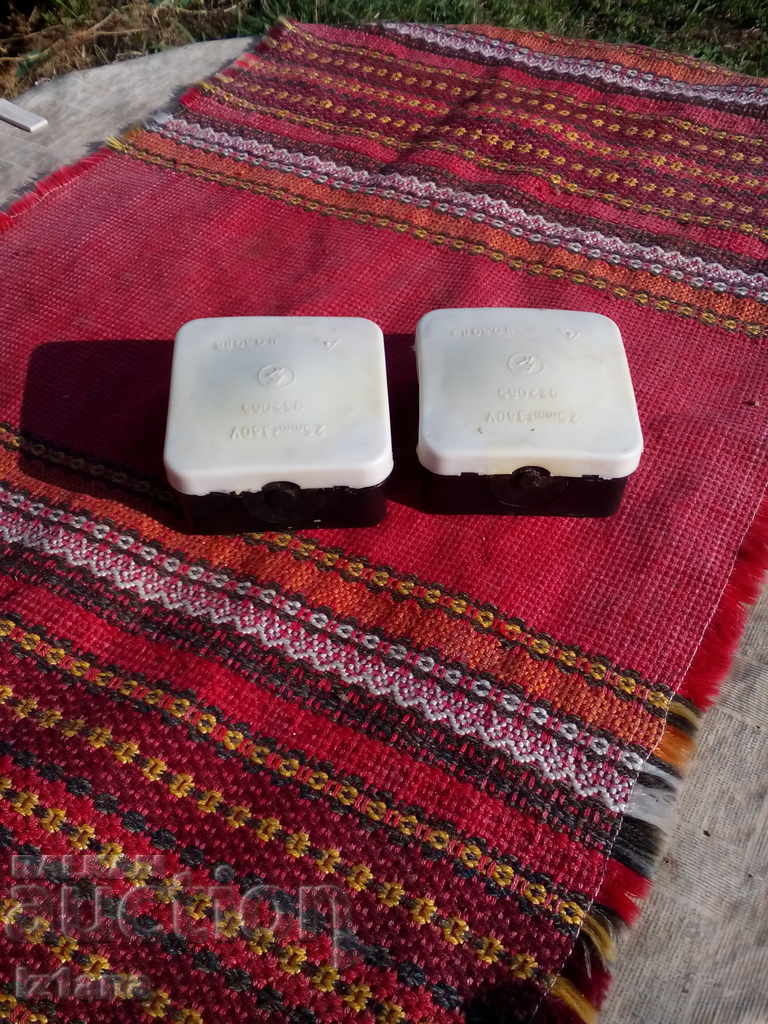 Old junction box with price 11.00 BGN | € 5.62 Old junction box with price 11.00 BGN | € 5.62