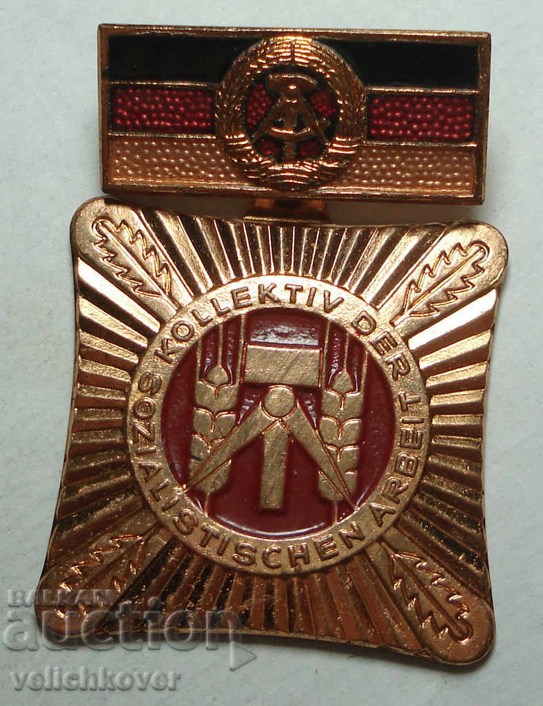 23747 GDR Medal For Socialist Work and Teaching