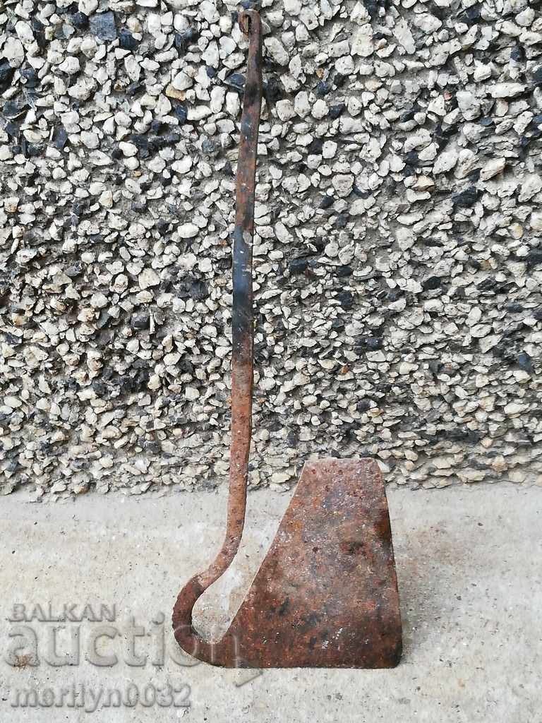 Стара брадва топор сатър брадвичка примитив с цена 39.00 лв. | € 19.94 Стара брадва топор сатър брадвичка примитив с цена 39.00 лв. | € 19.94