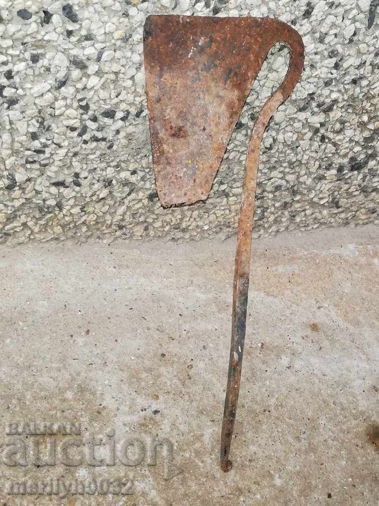 Стара брадва топор сатър брадвичка примитив Стара брадва топор сатър брадвичка примитив