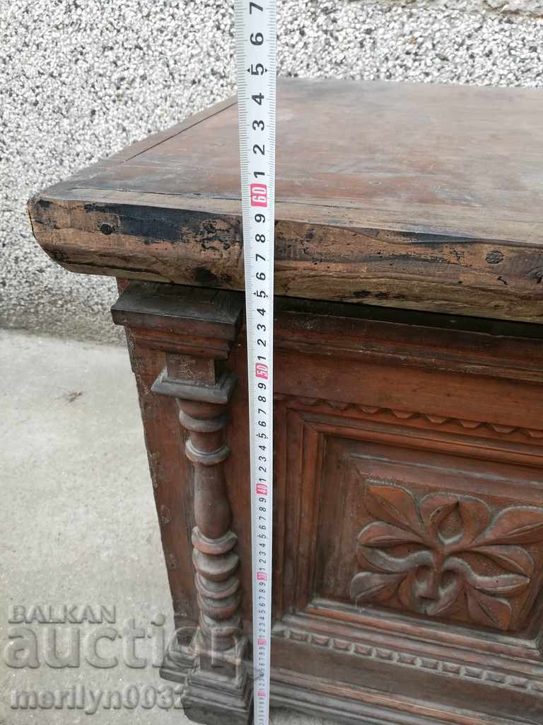 Delivery of An old large chest for a bridal chaise adjoined a chest of drawers Delivery of An old large chest for a bridal chaise adjoined a chest of drawers