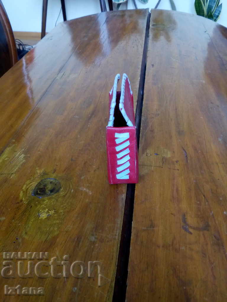 Husă veche din piele pentru carduri Balkanurist cu preț 8.00 BGN | € 4.09 Husă veche din piele pentru carduri Balkanurist cu preț 8.00 BGN | € 4.09