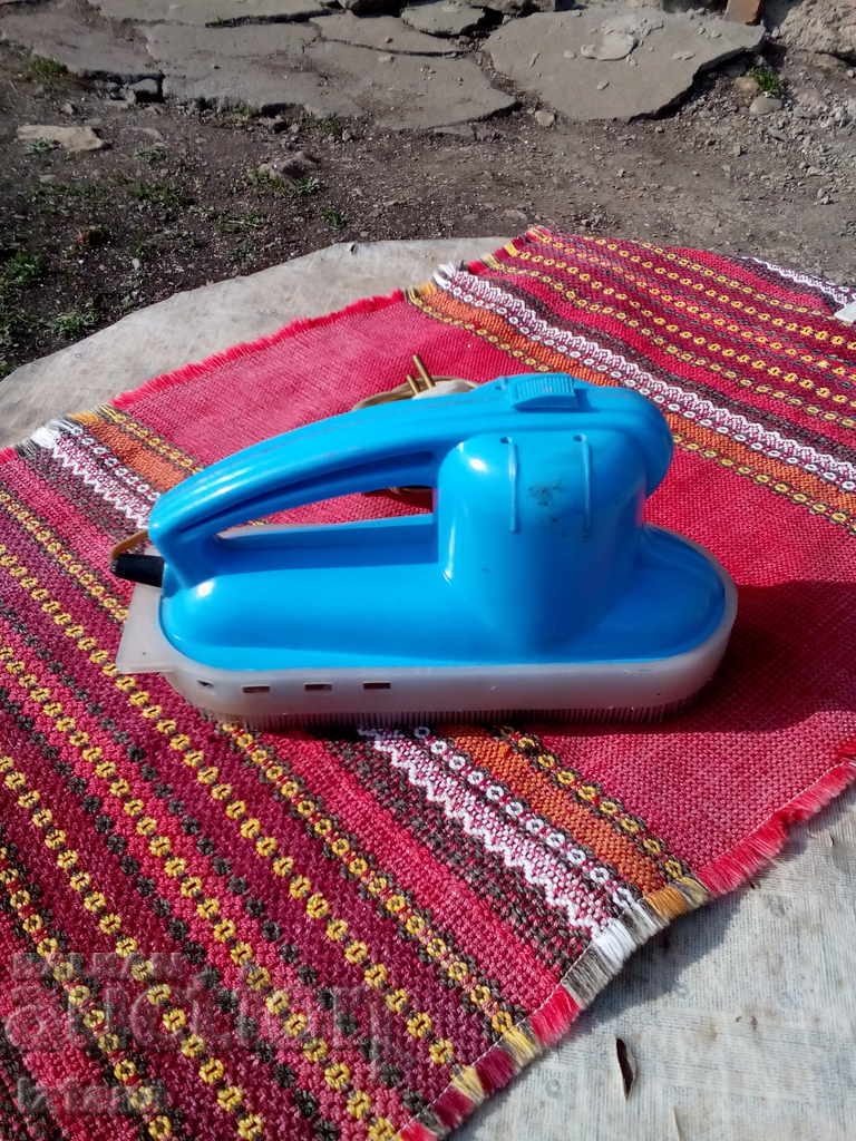 Delivery of Old vacuum cleaner, clothes brush Delivery of Old vacuum cleaner, clothes brush