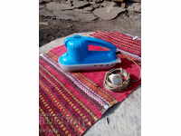 Παλιά ηλεκτρική σκούπα, βούρτσα ρούχων