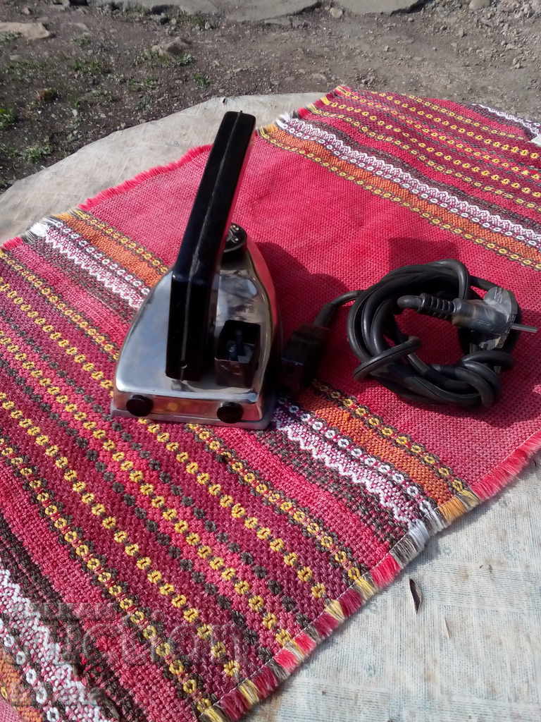 Auction Old electric iron Auction Old electric iron