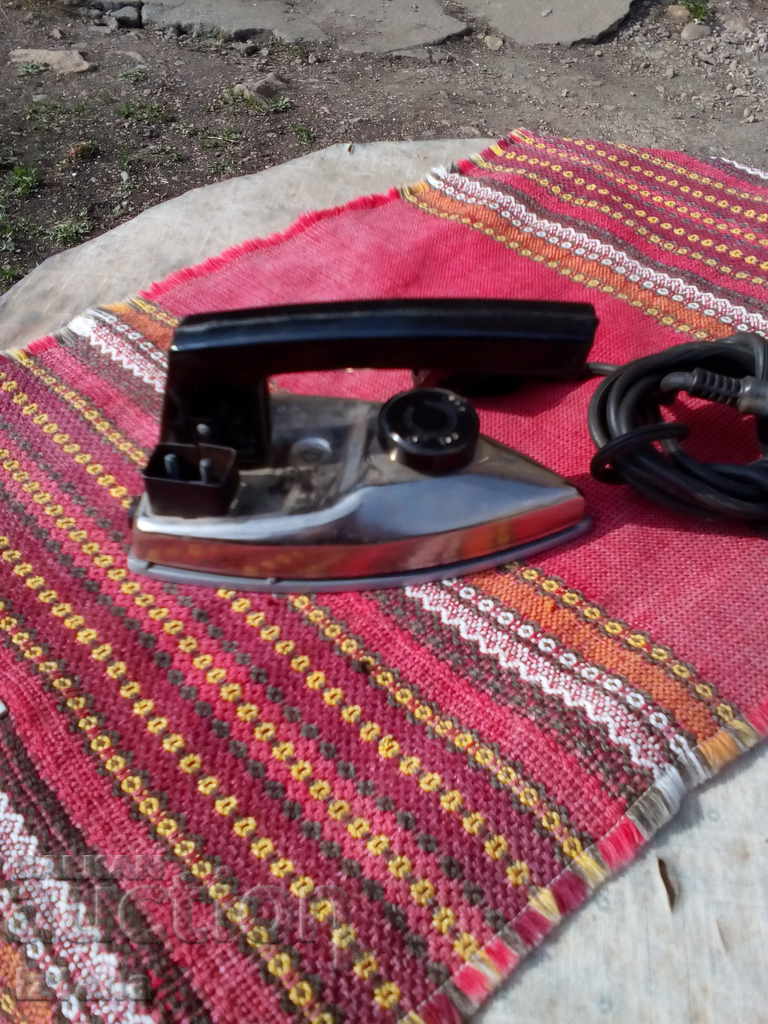 Delivery of Old electric iron Delivery of Old electric iron