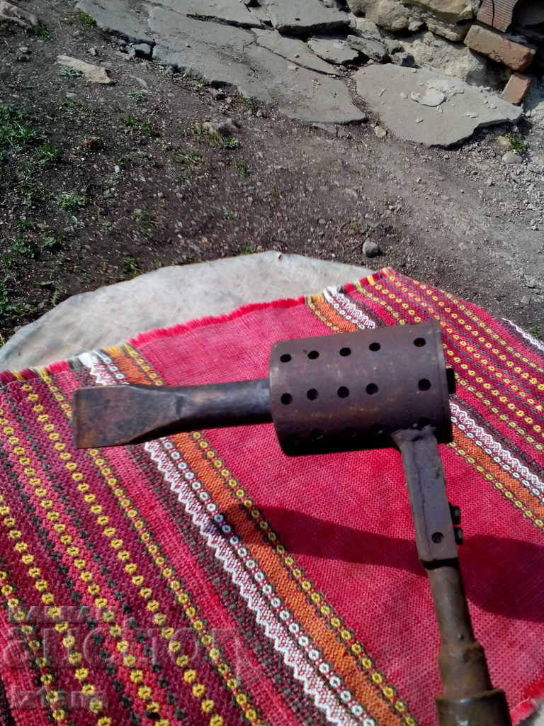 Old soldering iron with price 75.00 BGN | € 38.35 Old soldering iron with price 75.00 BGN | € 38.35