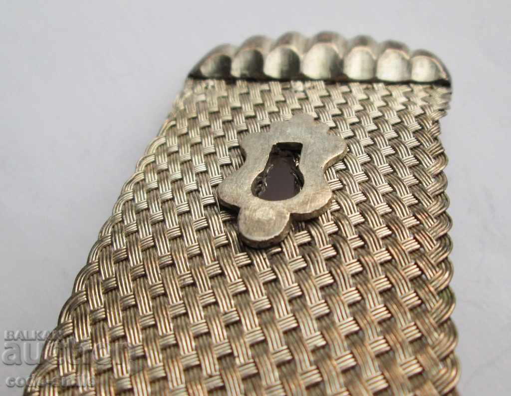 Δημοπρασία Μια πανέμορφη παλιά ασημένια ζώνη με ασημένια πλεξούδα συγκρατήθηκε Δημοπρασία Μια πανέμορφη παλιά ασημένια ζώνη με ασημένια πλεξούδα συγκρατήθηκε