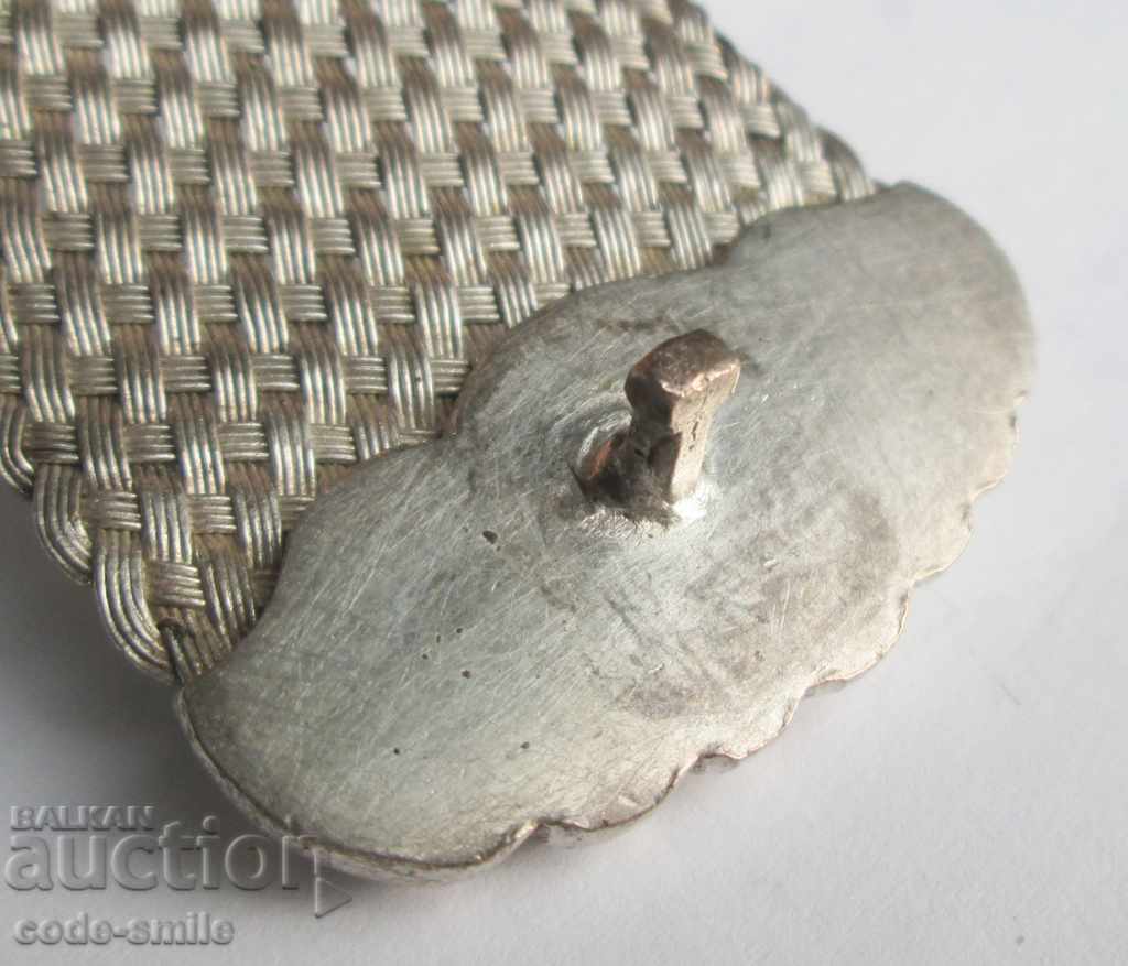 Παράδοση Μια πανέμορφη παλιά ασημένια ζώνη με ασημένια πλεξούδα συγκρατήθηκε Παράδοση Μια πανέμορφη παλιά ασημένια ζώνη με ασημένια πλεξούδα συγκρατήθηκε