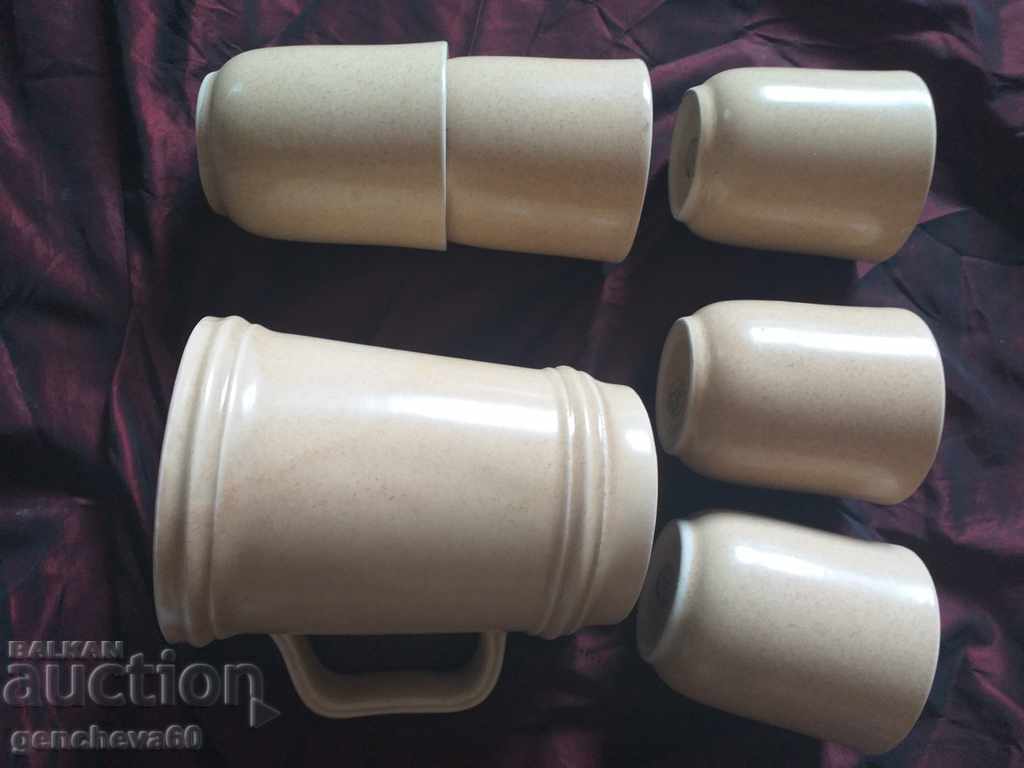 Livrarea Set de vin antic / ceramica glazurata Livrarea Set de vin antic / ceramica glazurata