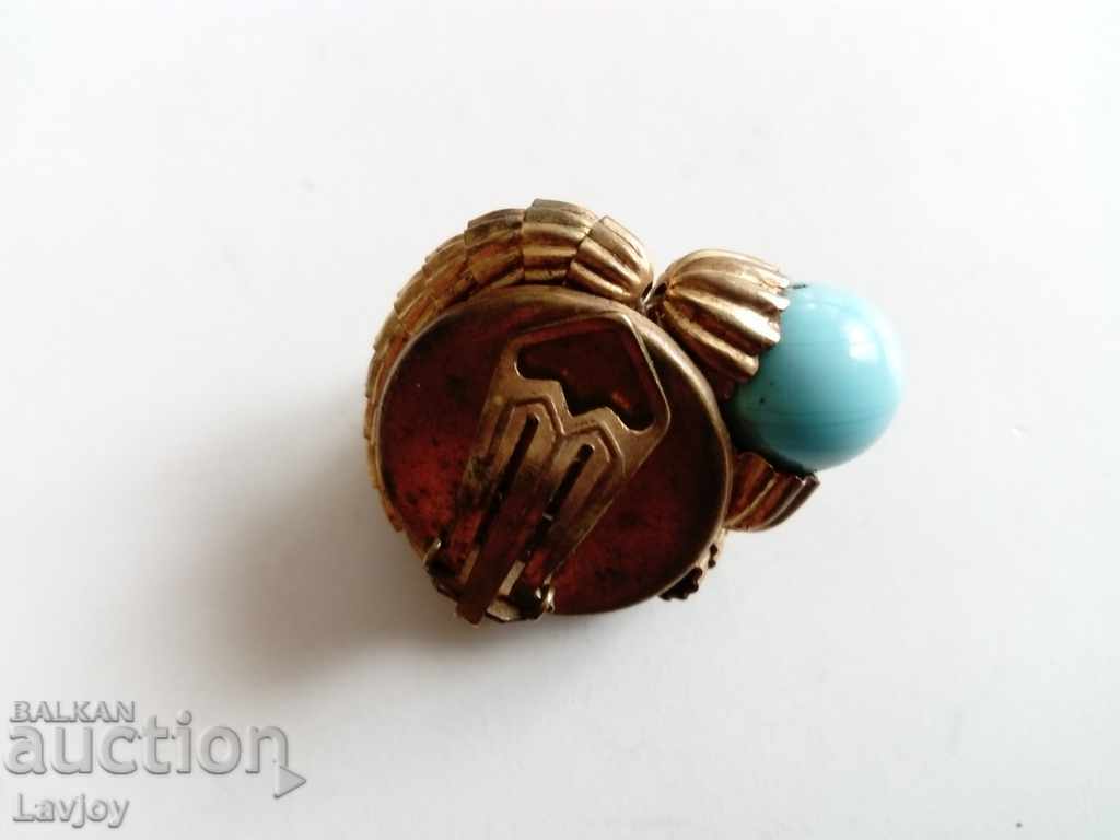 An old gilded earring with price 10.00 BGN | € 5.11 An old gilded earring with price 10.00 BGN | € 5.11