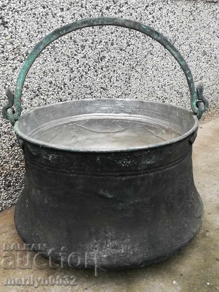 Old harania, copper vessel, large cauldron, copper, dustpan with price 279.00 BGN | € 142.65 Old harania, copper vessel, large cauldron, copper, dustpan with price 279.00 BGN | € 142.65
