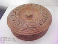 Old box carving 3