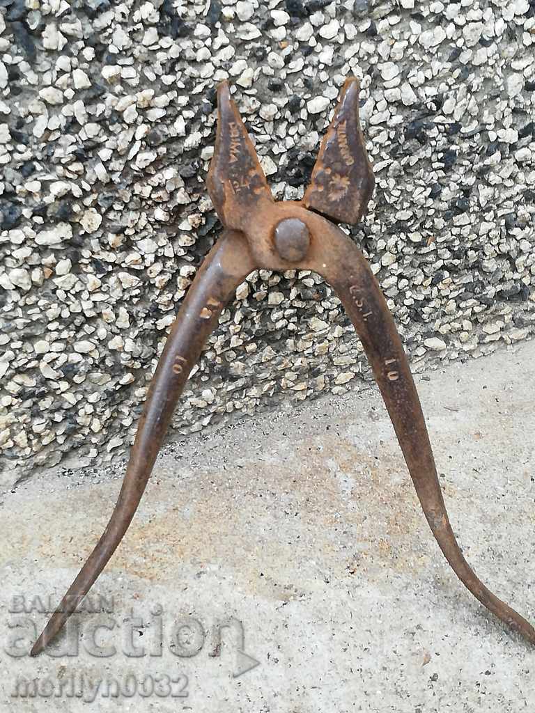 Old army pliers of a gunner with price 33.00 BGN | € 16.87 Old army pliers of a gunner with price 33.00 BGN | € 16.87