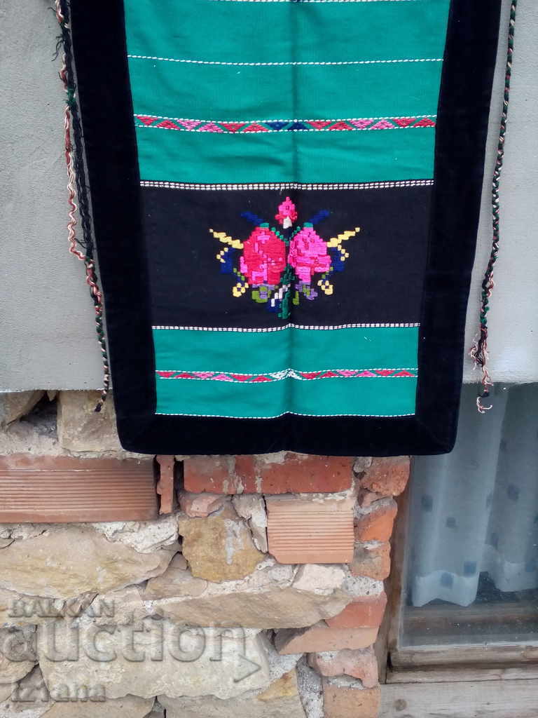 Delivery of Antique apron
