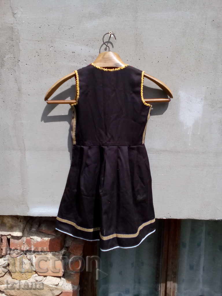 Delivery of Ancient ethnic dress, Souman Delivery of Ancient ethnic dress, Souman