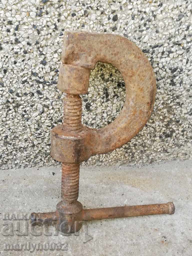 An old vise clamps a hardware tool with price 34.00 BGN | € 17.38 An old vise clamps a hardware tool with price 34.00 BGN | € 17.38