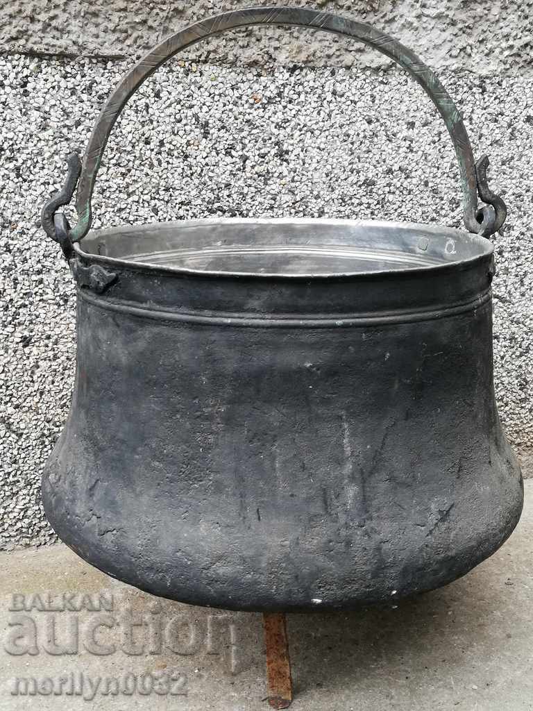 Old harania, a copper pot, a big boiler, a baker, a bumper with price 167.00 BGN | € 85.39 Old harania, a copper pot, a big boiler, a baker, a bumper with price 167.00 BGN | € 85.39
