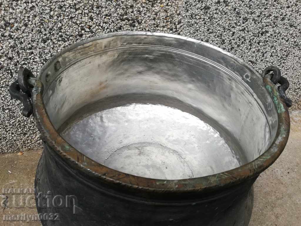 Delivery of Old harania, a copper pot, a big boiler, a baker, a bumper Delivery of Old harania, a copper pot, a big boiler, a baker, a bumper