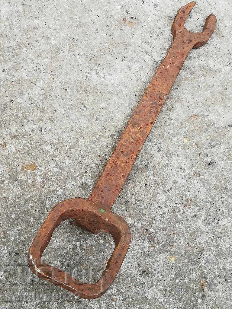 An old forged key from a wagon-workshop wagon workshop with price 28.00 BGN | € 14.32 An old forged key from a wagon-workshop wagon workshop with price 28.00 BGN | € 14.32