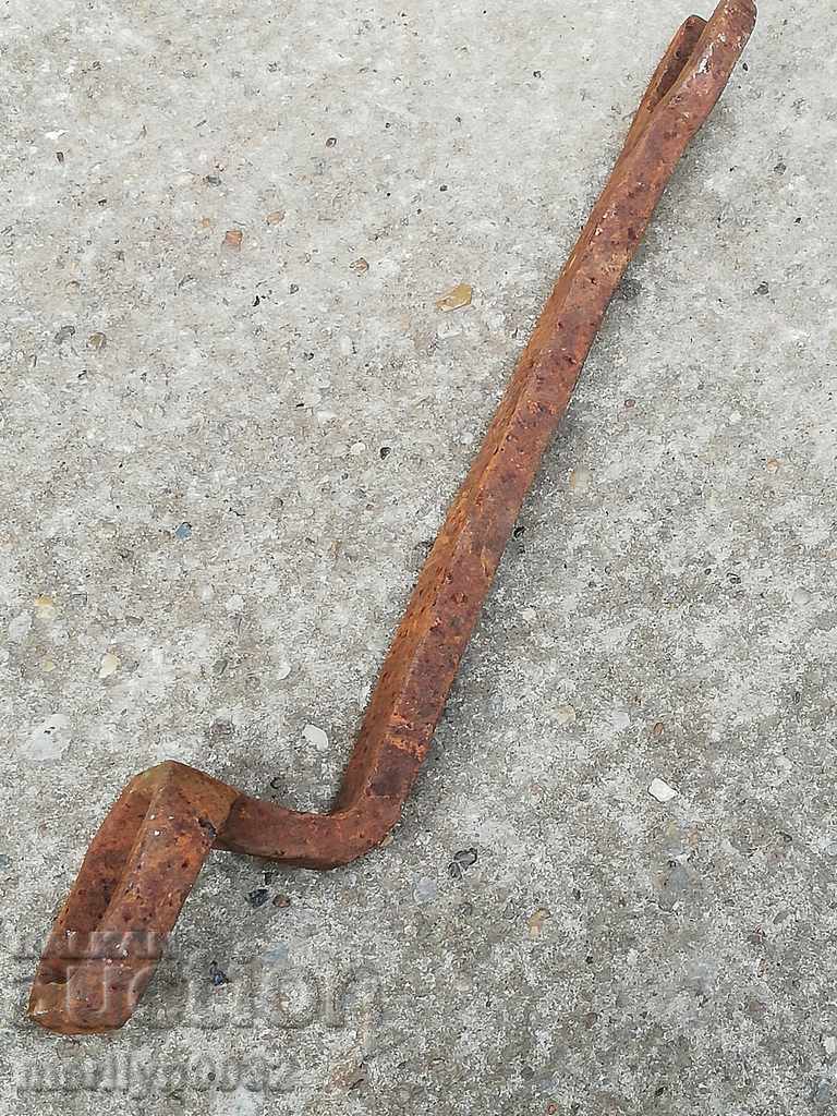 Licitație Cheie veche forjată de fierar pentru căruță