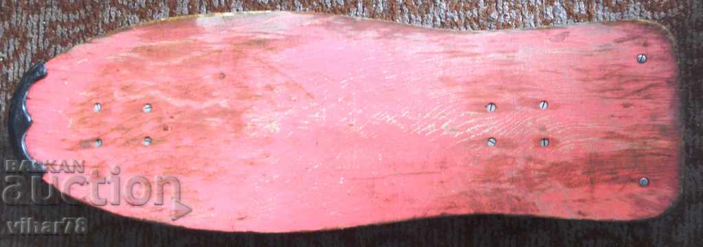 Auction An old skateboard Auction An old skateboard