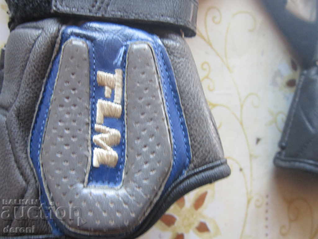 Moto gloves FLM motorcycle motorcycle rocker leather with price 55.00 BGN | € 28.12 Moto gloves FLM motorcycle motorcycle rocker leather with price 55.00 BGN | € 28.12