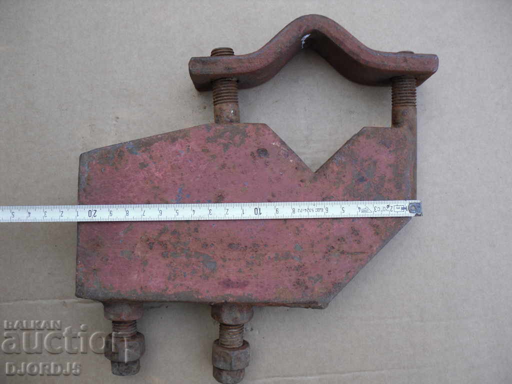 An old pipe vise with price 12.00 BGN | € 6.14 An old pipe vise with price 12.00 BGN | € 6.14