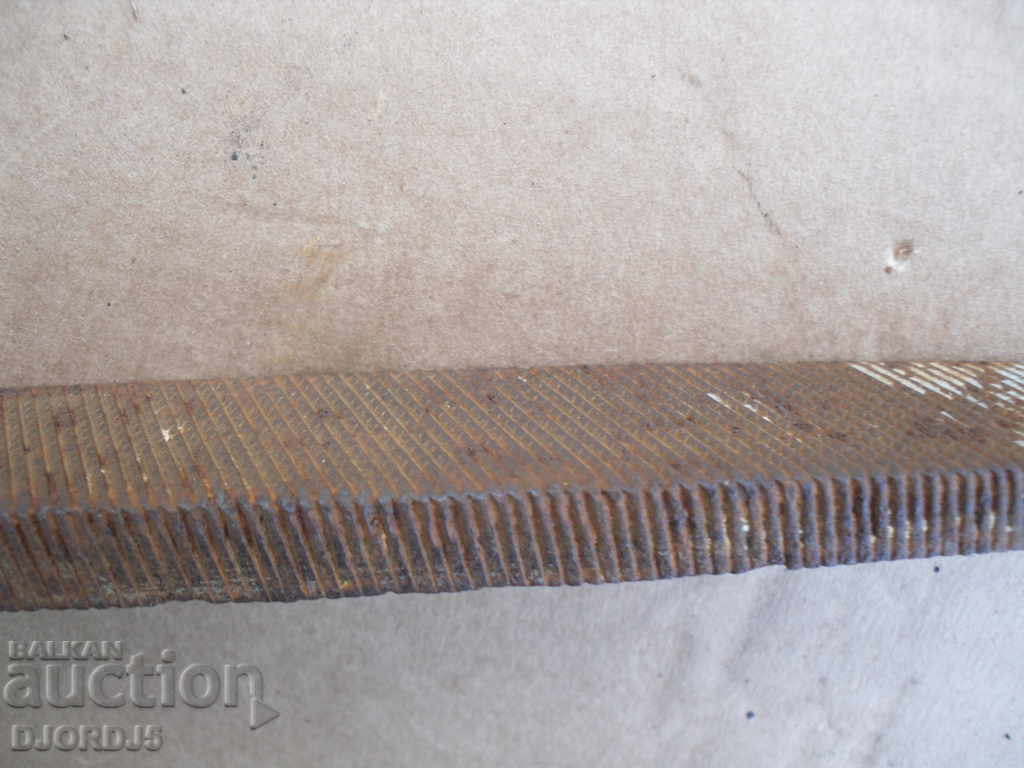 Стара пила за желязо с цена 2.00 лв. | € 1.02 Стара пила за желязо с цена 2.00 лв. | € 1.02