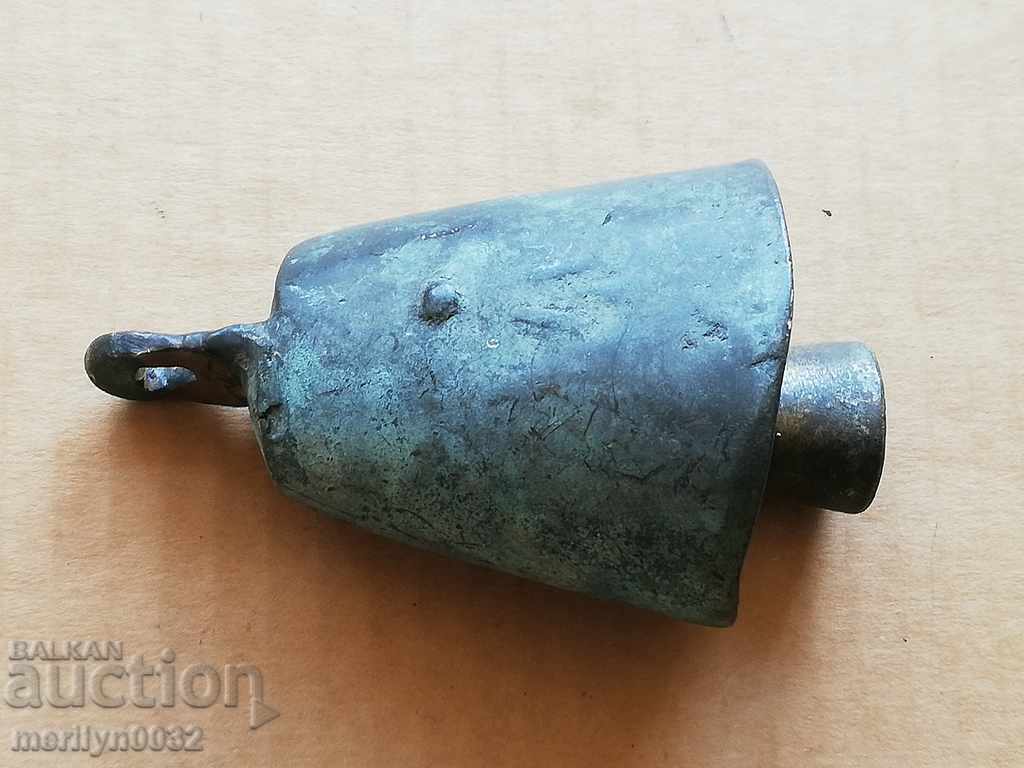 Delivery of Old bronze vat, bell, clapper, bell