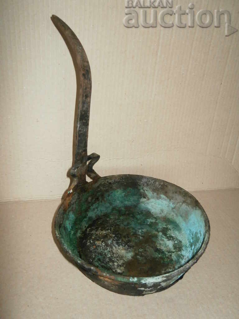 renaștere cupru tigaie din cupru original vechi din secolul al XVIII-lea cu preț 51.00 BGN | € 26.08 renaștere cupru tigaie din cupru original vechi din secolul al XVIII-lea cu preț 51.00 BGN | € 26.08