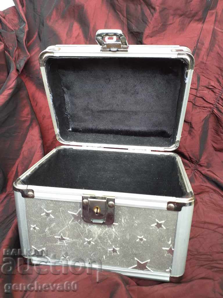 Aluminum briefcase with keys/SOTCA with price 35.00 BGN | € 17.90 Aluminum briefcase with keys/SOTCA with price 35.00 BGN | € 17.90